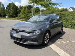 Grau Gebraucht 2024 VW Golf Limousine | 25.900 € (Guter Preis)