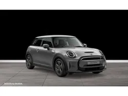 Moonwalk grey (metallic) Gebraucht 2022 Mini Cooper Kleinwagen | 15.690 € (Superpreis)