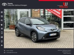 Celestite grey metallic / nigh Gebraucht 2024 Toyota Aygo Comfort Kleinwagen | 17.950 € (Fairer Preis)