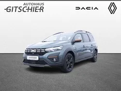 Zedergrün (grün) (grün) Gebraucht 2023 Dacia Jogger Extreme Van / Kleinbus | 21.900 € (Etwas zu teuer)