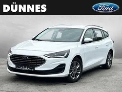 Weiss Gebraucht 2023 Ford Focus Titanium Limousine | 20.480 € (Guter Preis)