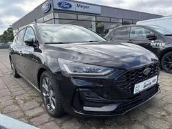 Agate black metallic Gebraucht 2023 Ford Focus ST-Line X Kombi | 21.900 € (Guter Preis)