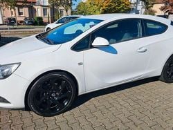 Weiß Gebraucht 2015 Opel Astra GTC Edition Limousine | 7.500 € (Guter Preis)