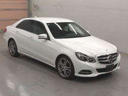 Weiß Gebraucht 2013 Mercedes E400 Avantgarde Limousine | 20.000 €