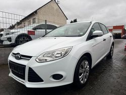 Weiß Gebraucht 2014 Ford Focus Ambiente Limousine | 3.990 € (Superpreis)