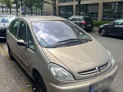 Beige Gebraucht 2003 Citroën Xsara Picasso Exclusive Van / Kleinbus | 1.699 € (Fairer Preis)
