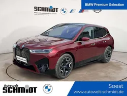 Aventurinrot metallic Gebraucht 2022 BMW iX SUV | 61.990 € (Superpreis)