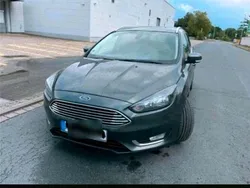 Grau Gebraucht 2017 Ford Focus Titanium Kombi | 7.300 € (Fairer Preis)