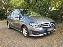 Grau Gebraucht 2015 Mercedes B180 Van / Kleinbus | 9.550 € (Superpreis)