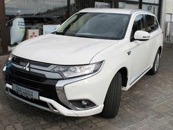Weiß Gebraucht 2021 Mitsubishi Outlander P-HEV Basis SUV | 21.900 € (Fairer Preis)