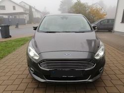 Grau Gebraucht 2017 Ford S-MAX Titanium Van / Kleinbus | 14.899 € (Superpreis)
