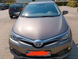 Braun Gebraucht 2016 Toyota Auris Edition-S Limousine | 13.000 € (Fairer Preis)