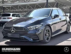 Kosmosschwarz metallic Gebraucht 2025 Mercedes A200 AMG Limousine | 35.150 € (Fairer Preis)