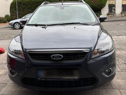 Grau Gebraucht 2009 Ford Focus Kombi | 2.999 €