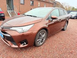 Braun Gebraucht 2016 Toyota Avensis Edition-S Kombi | 9.599 € (Fairer Preis)