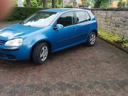 Blau Gebraucht 2004 VW Golf V Limousine | 3.100 €