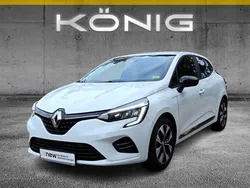 Weiß Gebraucht 2023 Renault Clio V Evolution Limousine | 16.497 € (Etwas zu teuer)