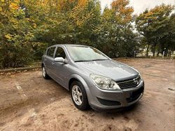 Silber Gebraucht 2006 Opel Astra Limousine | 2.499 € (Fairer Preis)