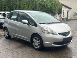 Silber Gebraucht 2009 Honda Jazz Trend Kleinwagen | 1.450 €