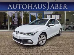 Pure white Gebraucht 2020 VW Golf VIII Style Limousine | 17.389 € (Fairer Preis)