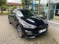 Schwarz Gebraucht 2023 Ford Mustang Mach-E Extended Range SUV | 49.900 € (Etwas zu teuer)