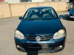 Blau Gebraucht 2005 VW Golf V Kleinwagen | 3.300 €