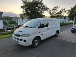 Weiß Gebraucht 2004 Hyundai H-1 Van / Kleinbus | 3.000 €