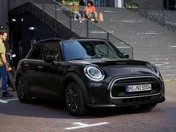 Schwarz Gebraucht 2019 Mini ONE Kleinwagen | 14.999 € (Etwas zu teuer)