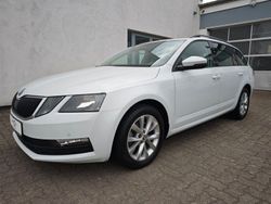 Weiß Gebraucht 2019 Skoda Octavia Ambition Kombi | 11.490 € (Fairer Preis)