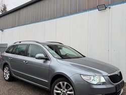 Grau Gebraucht 2012 Skoda Superb Kombi | 6.350 € (Teuer)