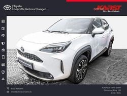 Schneeweiß Gebraucht 2023 Toyota Yaris Hybrid Connect Style | 23.490 € (Fairer Preis)