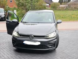 Silber Gebraucht 2018 VW Golf VII R-line Limousine | 15.900 €