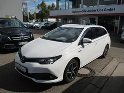 Weiß Gebraucht 2019 Toyota Auris Touring Sports Team Kombi | 17.990 € (Fairer Preis)