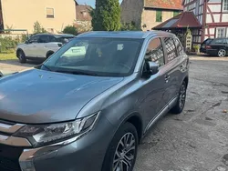 Grau Gebraucht 2016 Mitsubishi Outlander SUV | 17.950 € (Teuer)