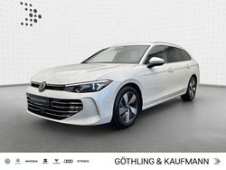 Oryxweiß perlmutteffekt Gebraucht 2024 VW Passat Elegance Kombi | 34.850 € (Superpreis)
