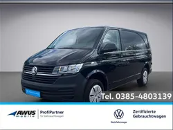 Schwarz / deep black (metallic) Gebraucht 2024 VW T6.1 Van | 30.980 € (Superpreis)