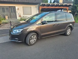 Braun Gebraucht 2017 VW Sharan Comfortline Van / Kleinbus | 17.500 € (Guter Preis)