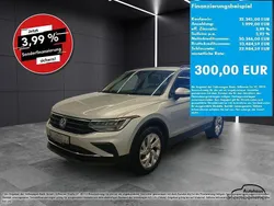 Reflexsilber (silber) Gebraucht 2024 VW Tiguan Life SUV | 32.345 € (Superpreis)
