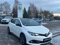 White pearl cs (070)/ black mica (209) Gebraucht 2018 Toyota Auris Hybrid Style Kleinwagen | 14.499 € (Fairer Preis)