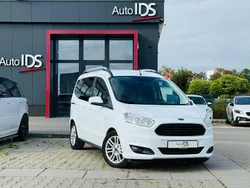 Weiß Gebraucht 2018 Ford Tourneo Courier Titanium Van / Kleinbus | 9.999 € (Guter Preis)
