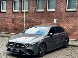 Grau Gebraucht 2020 Mercedes A180 AMG line Limousine | 35.000 €