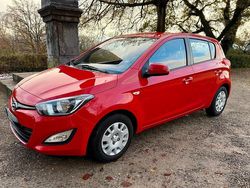 Rot Gebraucht 2012 Hyundai i20 Edition Kleinwagen | 4.790 € (Fairer Preis)