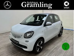 Karosserie in white (metallic) Gebraucht 2019 Smart ForFour Passion Kleinwagen | 13.999 € (Teuer)