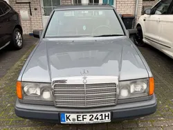 Silber Gebraucht 1988 Mercedes E230 Kombi | 6.700 €