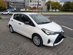 Weiß Gebraucht 2015 Toyota Yaris Limousine | 5.699 € (Fairer Preis)