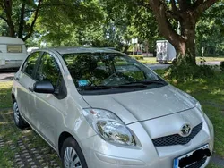 Silber Gebraucht 2010 Toyota Yaris Limousine | 5.800 € (Etwas zu teuer)