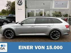 Grau metallic Gebraucht 2020 Skoda Superb SportLine Kombi | 31.020 € (Fairer Preis)