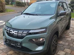 Grün Gebraucht 2023 Dacia Spring Essentiel Kleinwagen | 12.200 € (Guter Preis)