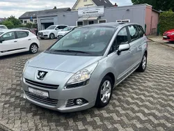 Grau Gebraucht 2010 Peugeot 5008 Premium Van / Kleinbus | 4.990 € (Etwas zu teuer)