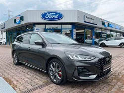 Grau Neu 2024 Ford Focus ST-Line X Limousine | 27.590 € (Guter Preis)